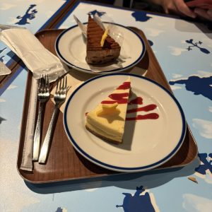 Kaffe og kage på toppen af Tokyo Skytree